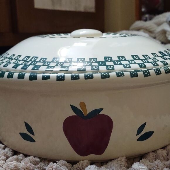 Vintage Stoneware Apple and Green Checked Covered Casserole Baking Dish‎ - Picture 5 of 10